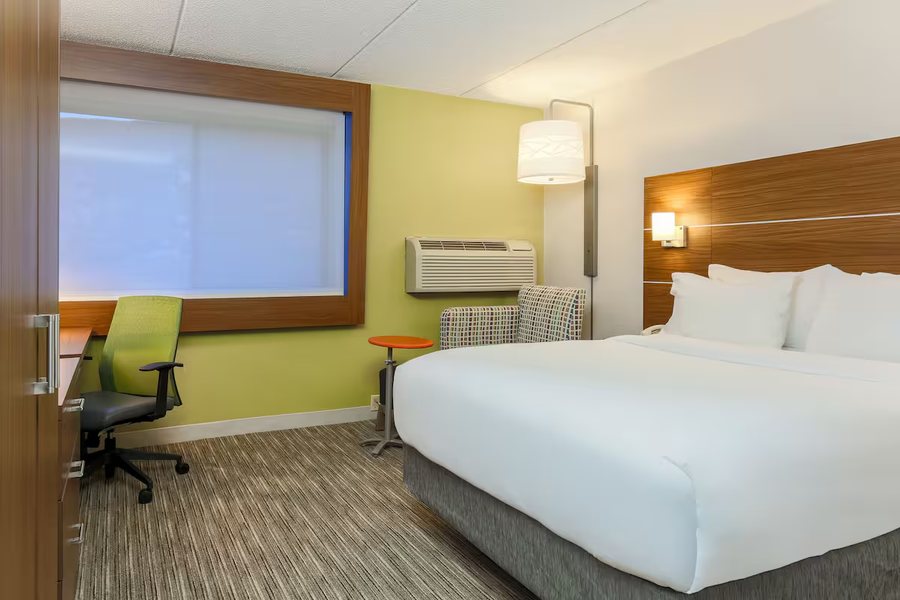 Holiday Inn Express Milwaukee West Medical Center by IHG — Guest room