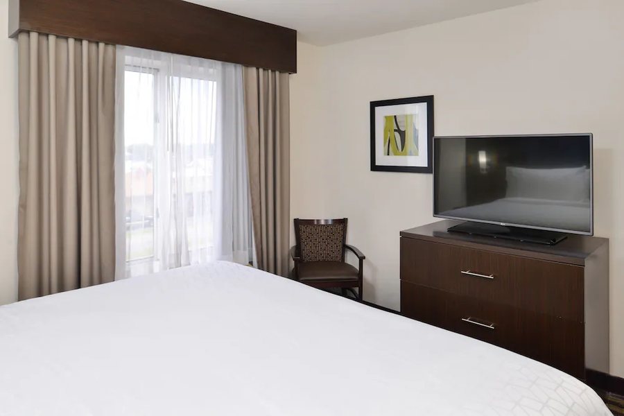 Holiday Inn Express Montgomery East I 85 By IHG — Guest room