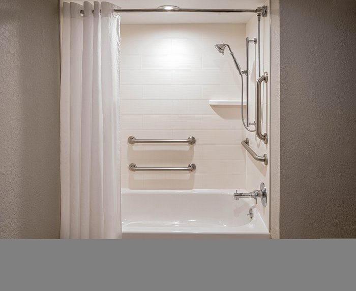 Holiday Inn Express New Orleans Dwtn Fr Qtr Area by IHG — Bathroom