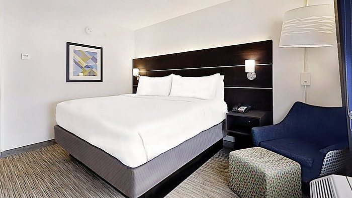 Holiday Inn Express New Orleans East by IHG — Guest room