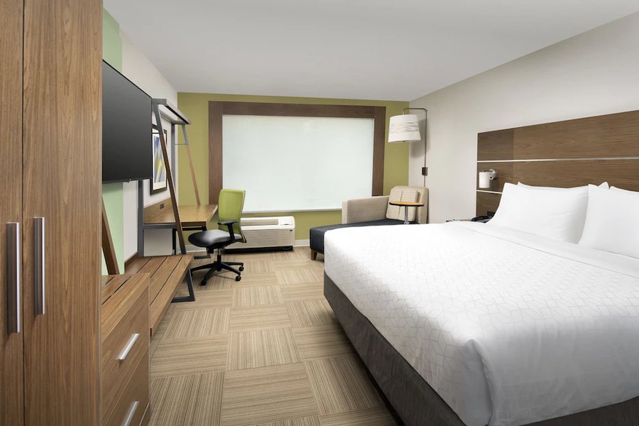 Holiday Inn Express Pensacola Downtown By IHG — Guest room