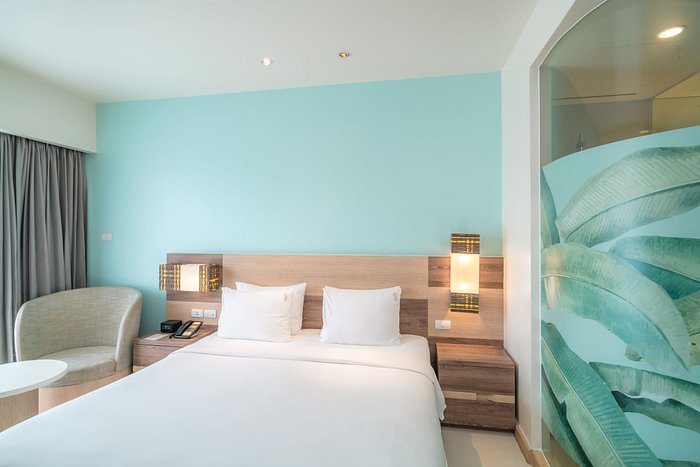 Holiday Inn Express Phuket Patong Beach Central By IHG — Guest room