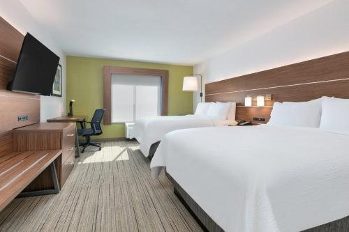 Holiday Inn Express Powless House — Guest room