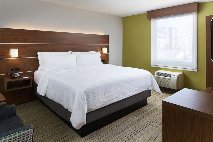 Holiday Inn Express Richmond Downtown By IHG — Guest room