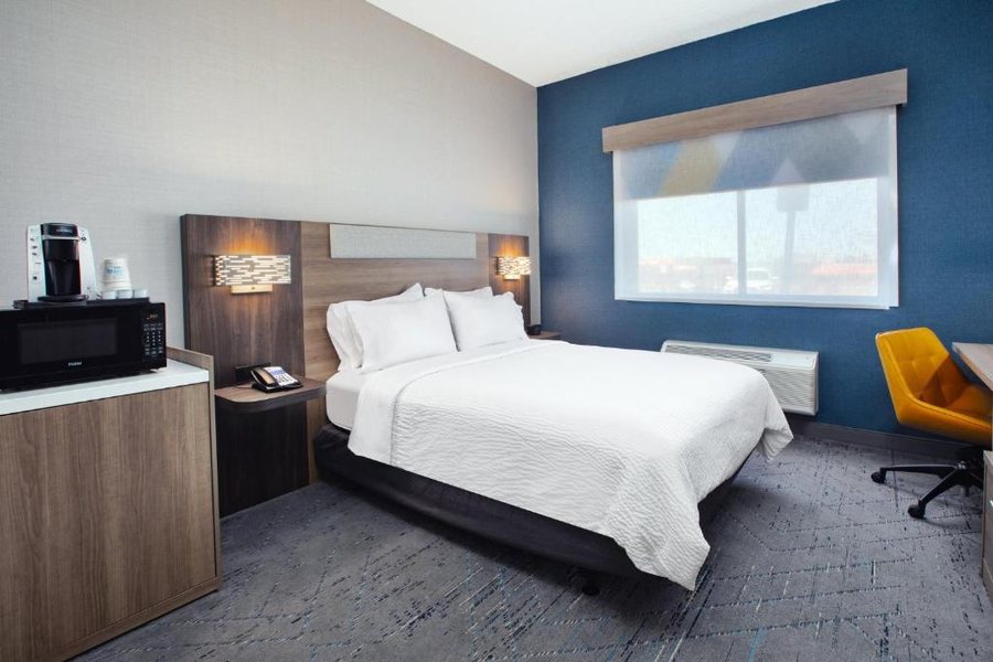 Holiday Inn Express Sault Ste Marie by IHG — Guest room