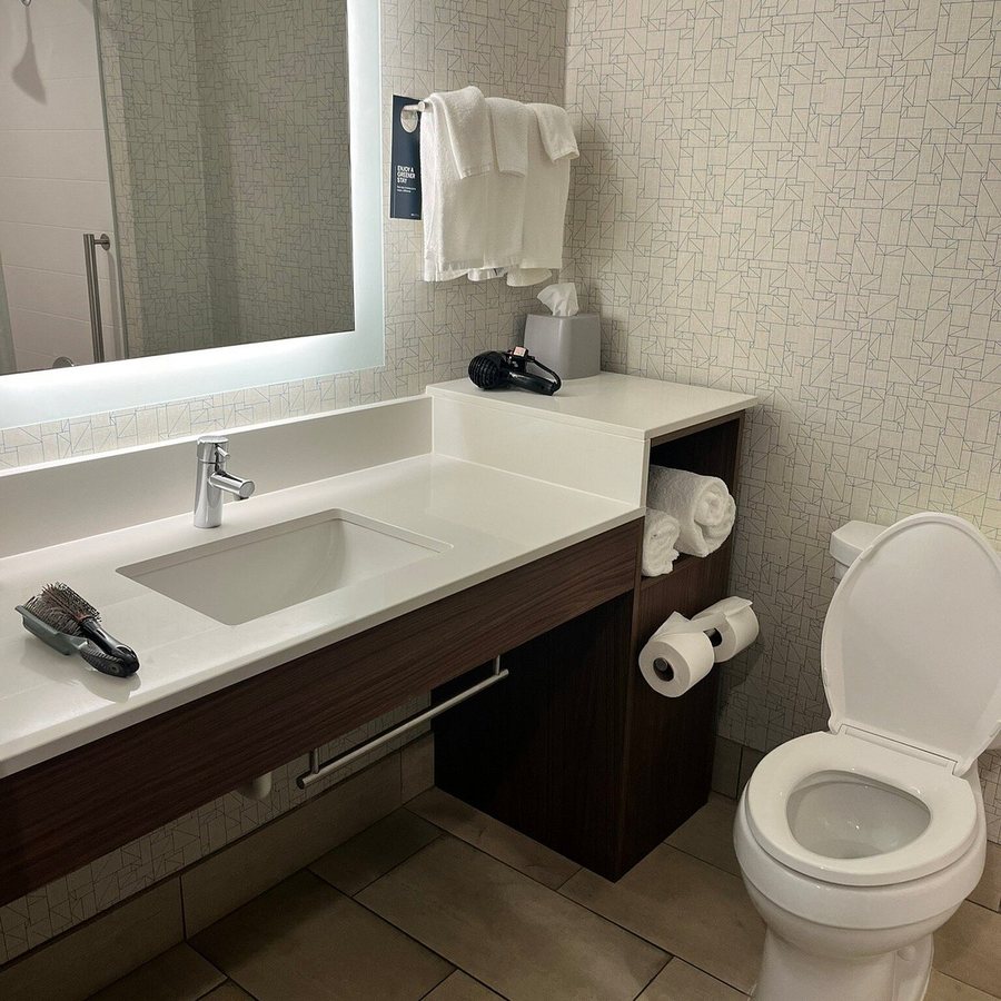 Holiday Inn Express Savannah S I95 Richmond Hill By IHG — Bathroom