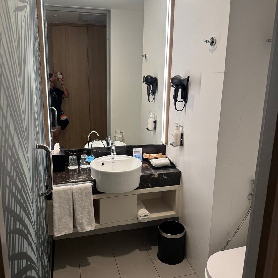Holiday Inn Express Singapore Orchard Road by IHG — Bathroom