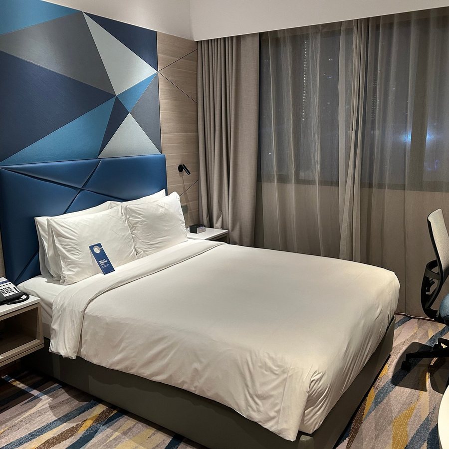 Holiday Inn Express Singapore Serangoon by IHG — Guest room