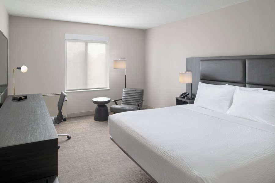 Holiday Inn Express South Burlington Downtown By IHG — Guest room