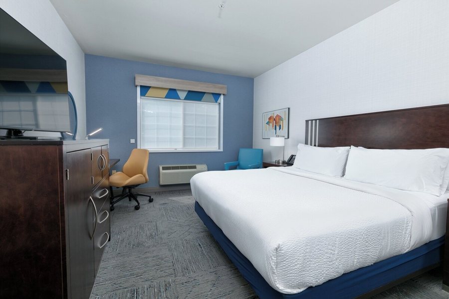 Holiday Inn Express Spokane Valley by IHG — Guest room