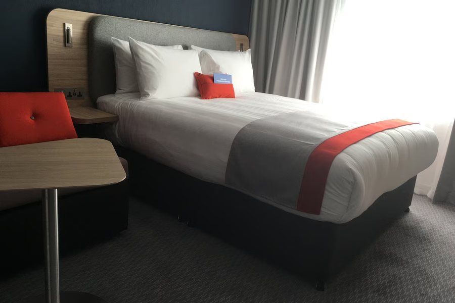 Holiday Inn Express St Albans By Ihg — Guest room