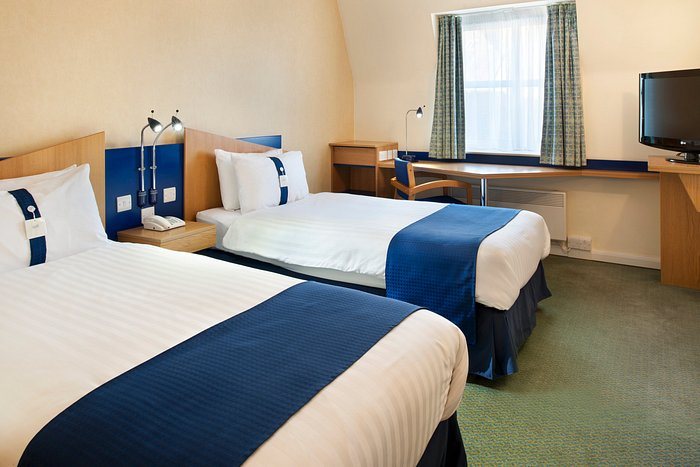 Holiday Inn Express Suites Aberdeen By IHG — Guest room