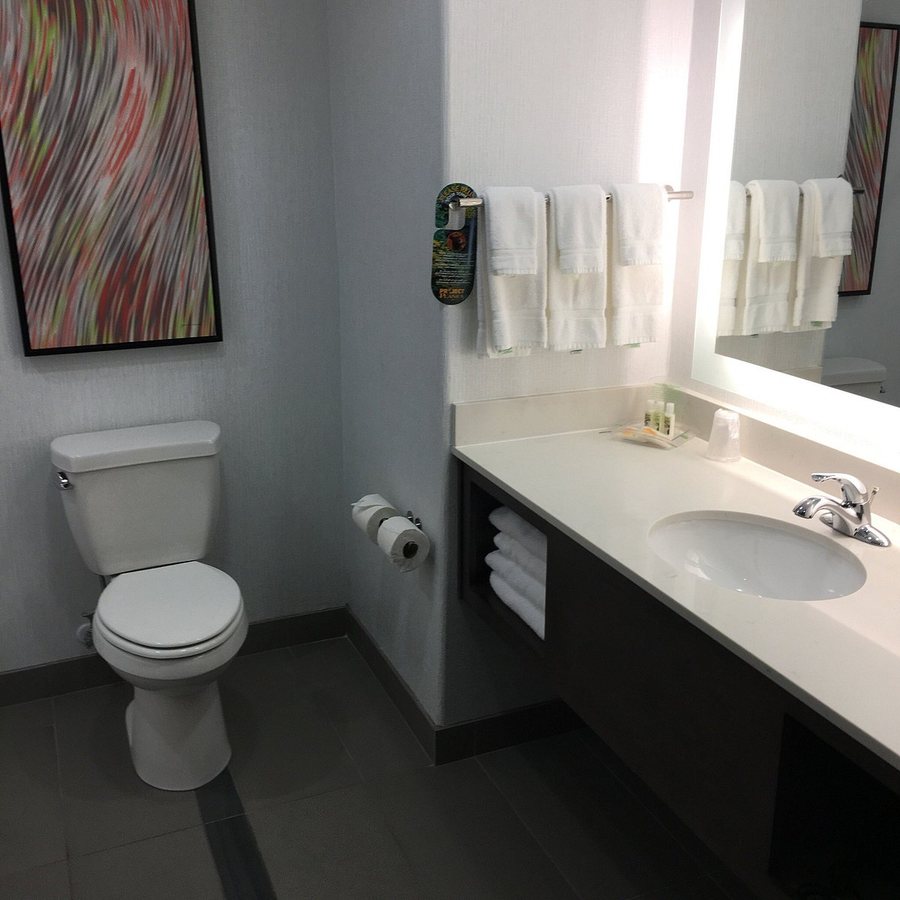 Holiday Inn Express Suites Abilene by IHG — Bathroom