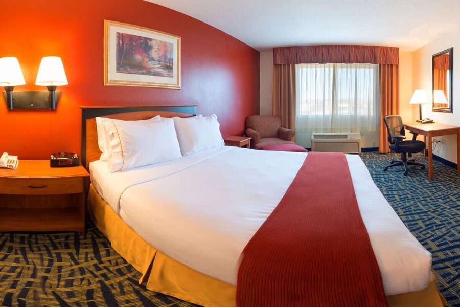 Holiday Inn Express Suites Alamosa By IHG — Guest room