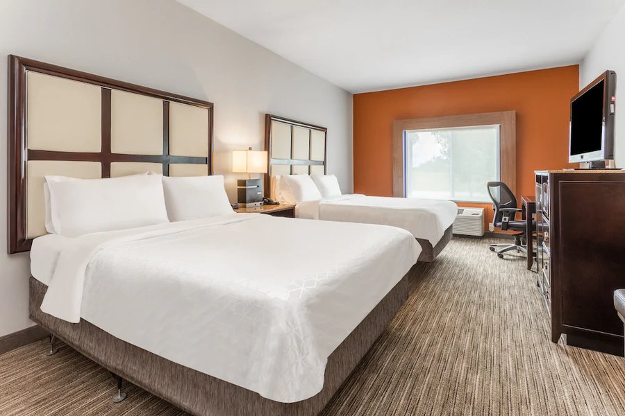 Holiday Inn Express Suites Albert Lea I 35 By IHG — Guest room