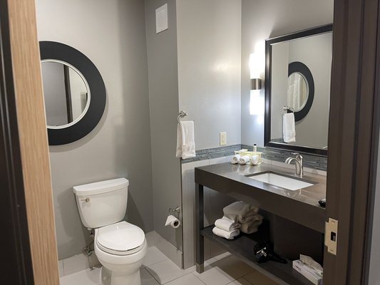 Holiday Inn Express Suites Amarillo West By IHG — Bathroom