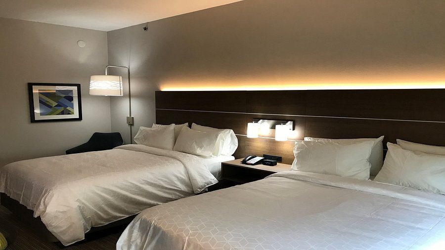 Holiday Inn Express Suites Arlington North Stadium Area By IHG — Guest room