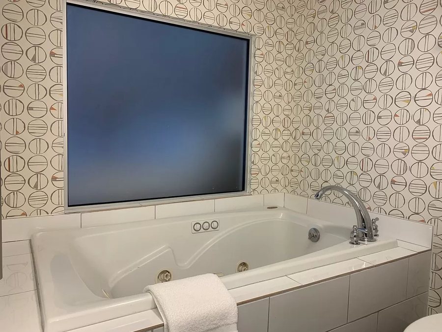 Holiday Inn Express Suites Asheville Downtown By IHG Asheville North Carolina — Bathroom