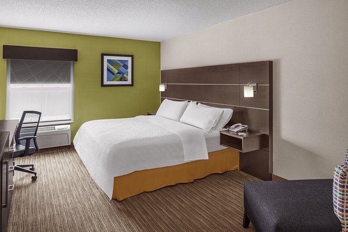 Holiday Inn Express Suites Asheville SW Outlet Ctr Area by IHG — Guest room