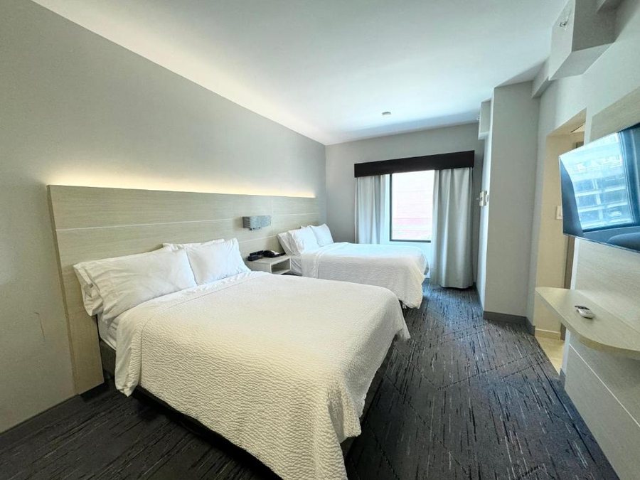 Holiday Inn Express Suites Atlanta Downtown By IHG — Guest room
