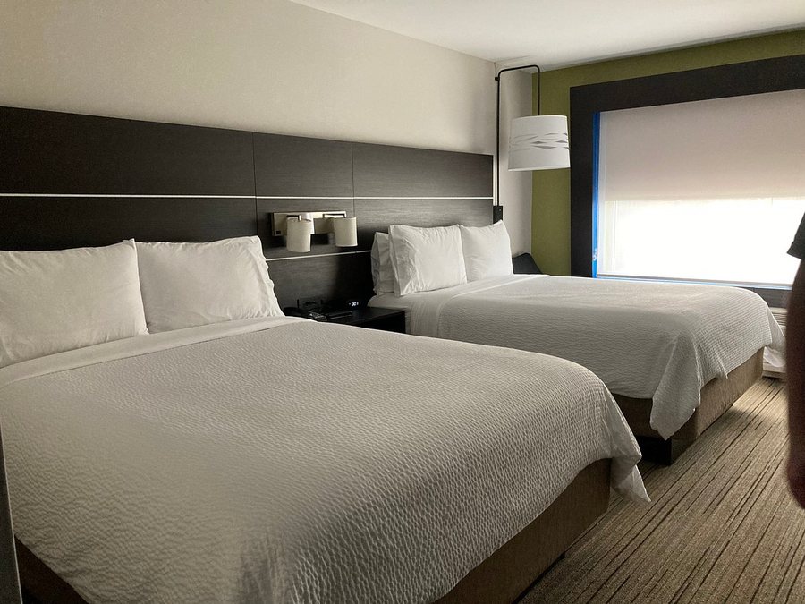 Holiday Inn Express Suites Auburn Downtown By IHG — Guest room