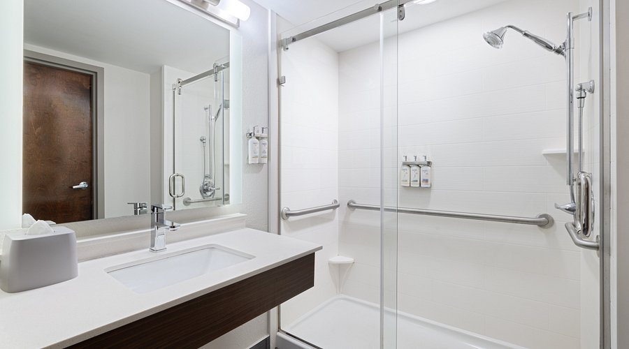 Holiday Inn Express Suites Augusta West Fort Gordon by IHG — Bathroom