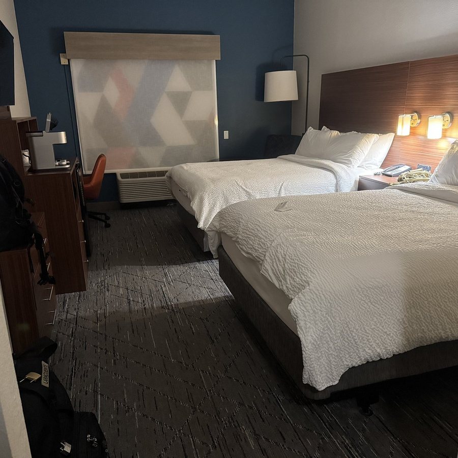 Holiday Inn Express Suites Augusta West Fort Gordon by IHG — Guest room