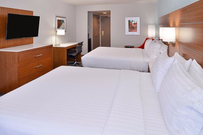 Holiday Inn Express Suites Austin North Central by IHG — Guest room