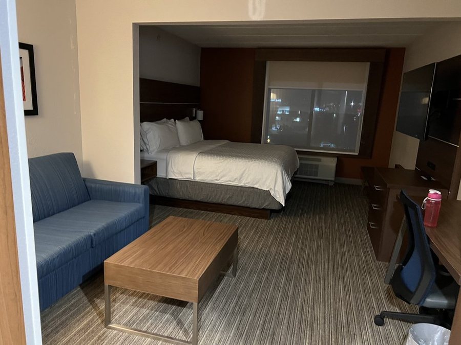 Holiday Inn Express Suites Baltimore Bwi Airport North By IHG — Guest room