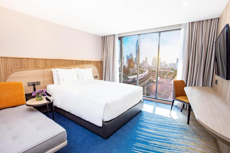 Holiday Inn Express Suites Bangkok Central Pier by IHG — Guest room