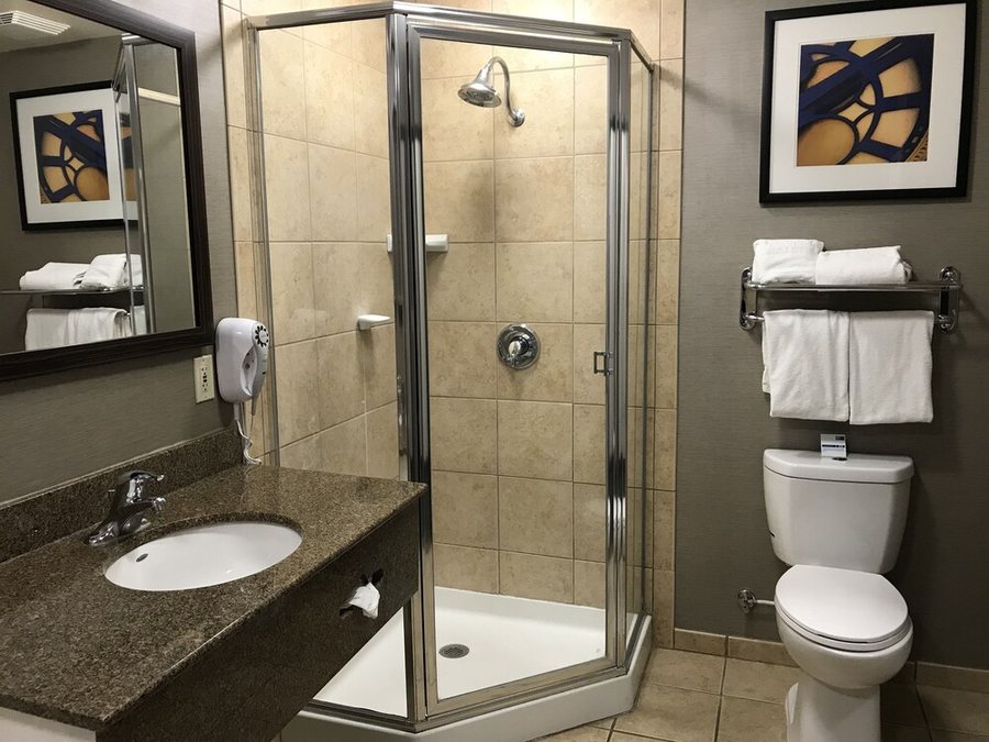 Holiday Inn Express Suites Barstow Route 66 by IHG — Bathroom