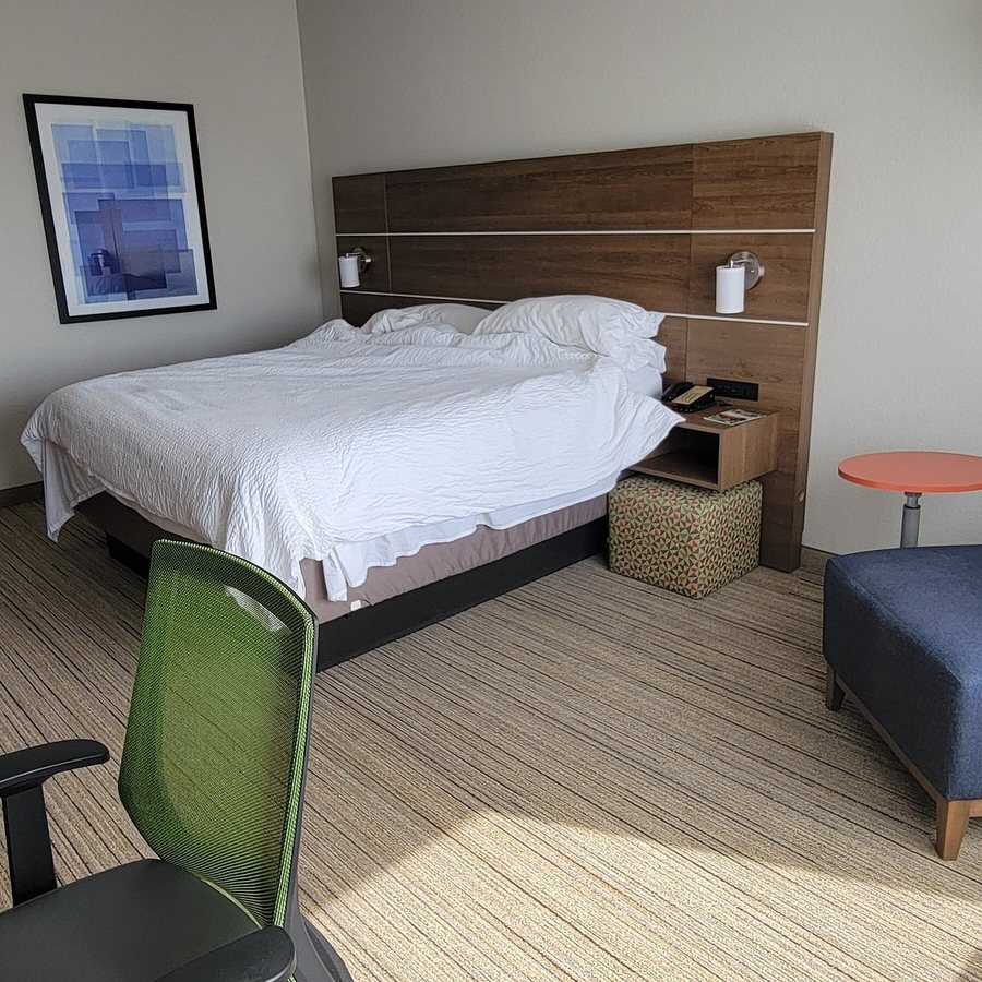 Holiday Inn Express Suites Bartlesville By IHG — Guest room