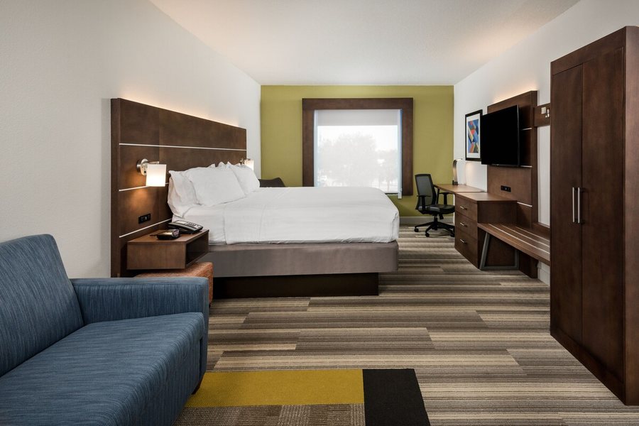 Holiday Inn Express Suites Bartow By IHG — Guest room