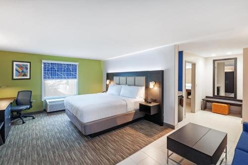 Holiday Inn Express Suites Baton Rouge East By IHG — Guest room
