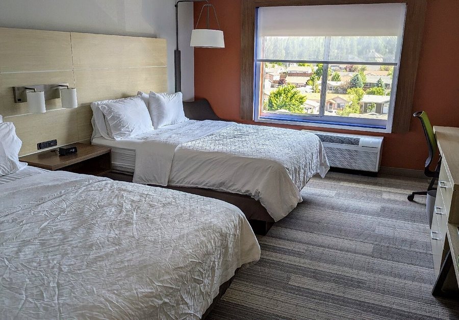 Holiday Inn Express Suites Bend South By IHG — Guest room