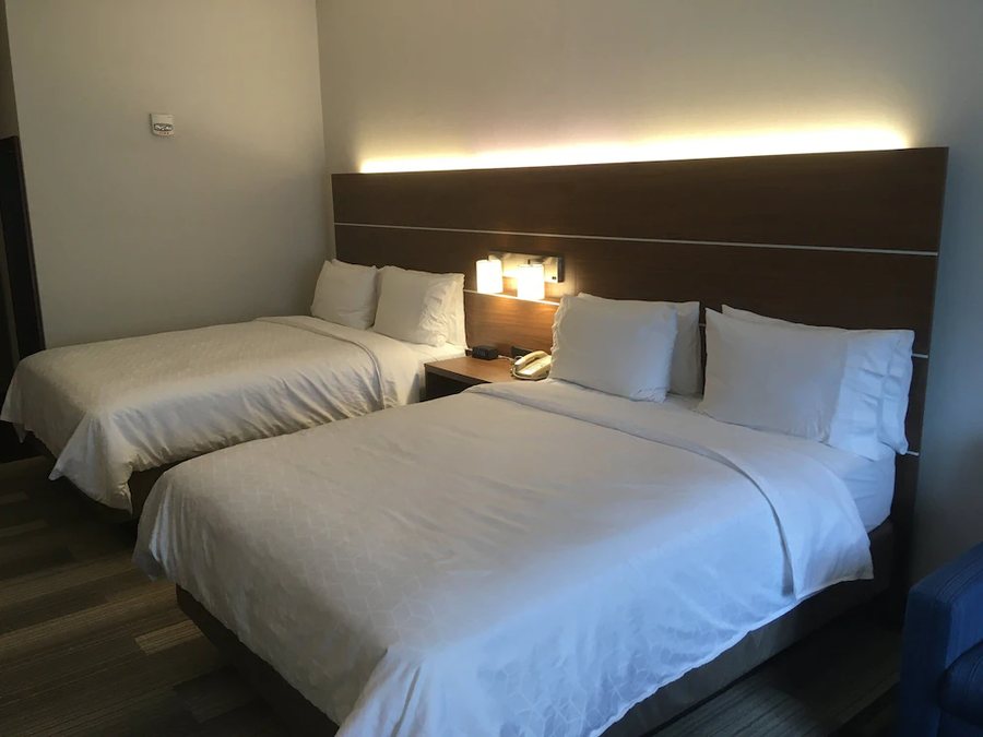 Holiday Inn Express Suites Bethlehem Arpt Allentown Area by IHG — Guest room