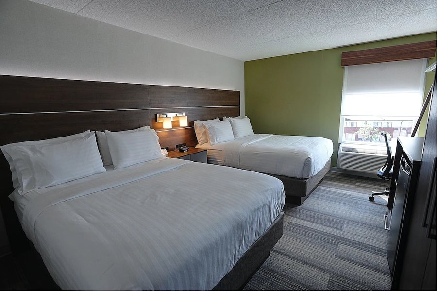 Holiday Inn Express Suites Billings West By IHG — Guest room