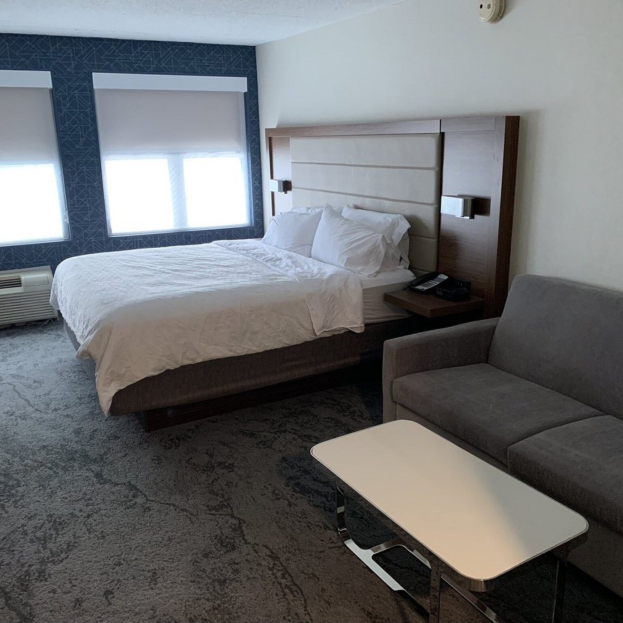 Holiday Inn Express Suites Boston Cambridge by IHG — Guest room