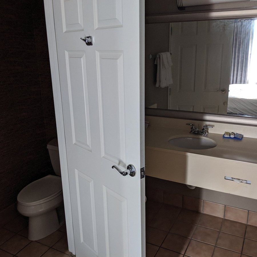 Holiday Inn Express Suites Bozeman West By IHG — Bathroom