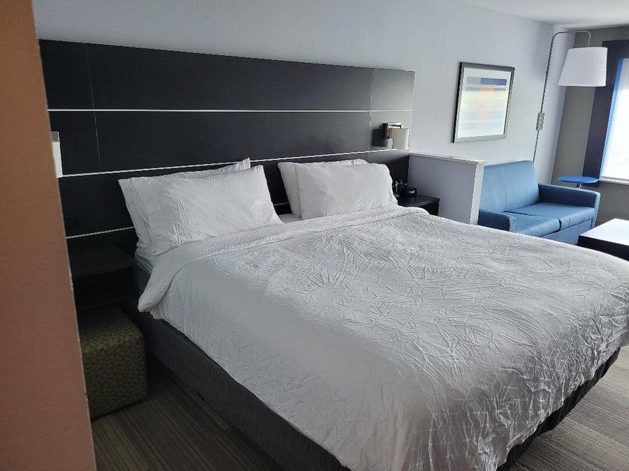 Holiday Inn Express Suites Brunswick Harpers Ferry Area By Ihg — Guest room