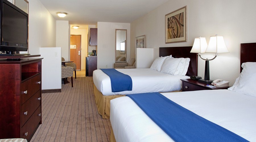 Holiday Inn Express Suites Buffalo By IHG — Guest room