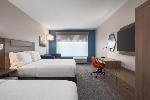 Holiday Inn Express Suites Buford Mall Of Ga — Guest room
