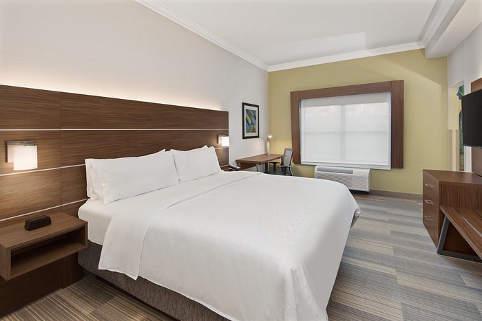 Holiday Inn Express Suites Byron by IHG — Guest room