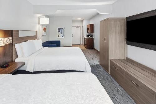Holiday Inn Express Suites Carmel North Westfield By IHG — Guest room