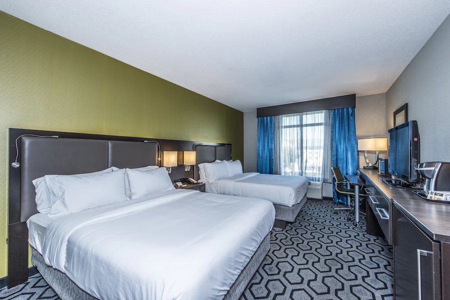 Holiday Inn Express Suites Charleston Dwtn Westedge By IHG Charleston South Carolin — Guest room