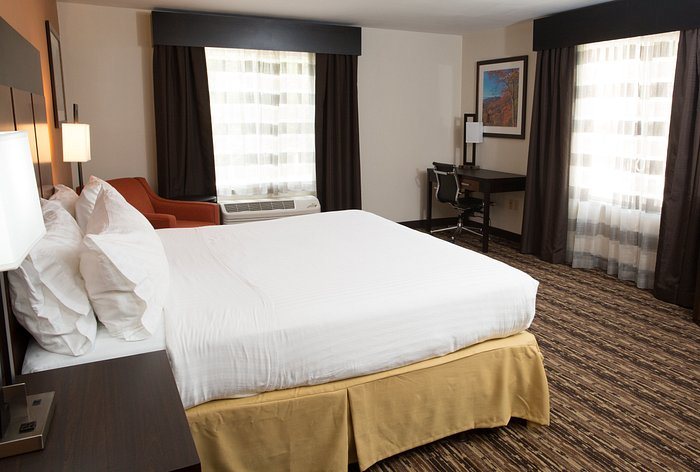 Holiday Inn Express Suites Cherokee Casino by IHG — Guest room
