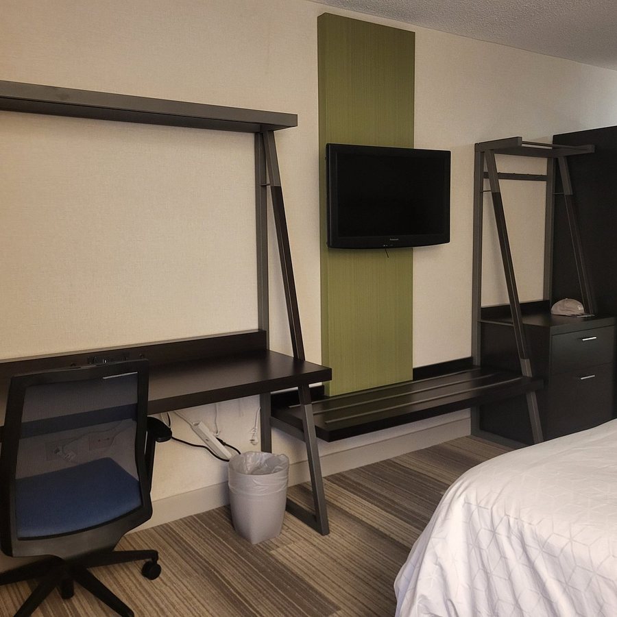 Holiday Inn Express Suites Chicago Midway Airport by IHG Chicago Illinois — Guest room