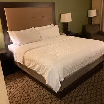 Holiday Inn Express Suites Christiansburg By IHG — Guest room