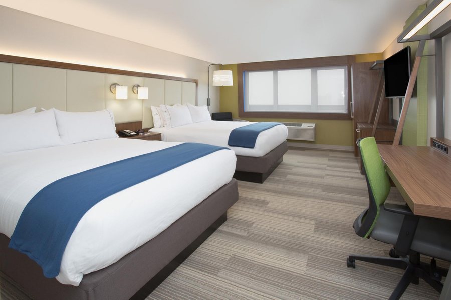 Holiday Inn Express Suites Cincinnati Ne Redbank Road By IHG — Guest room