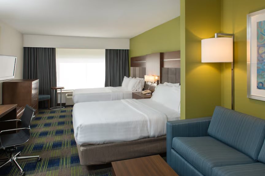Holiday Inn Express Suites Clifton Park By IHG — Guest room
